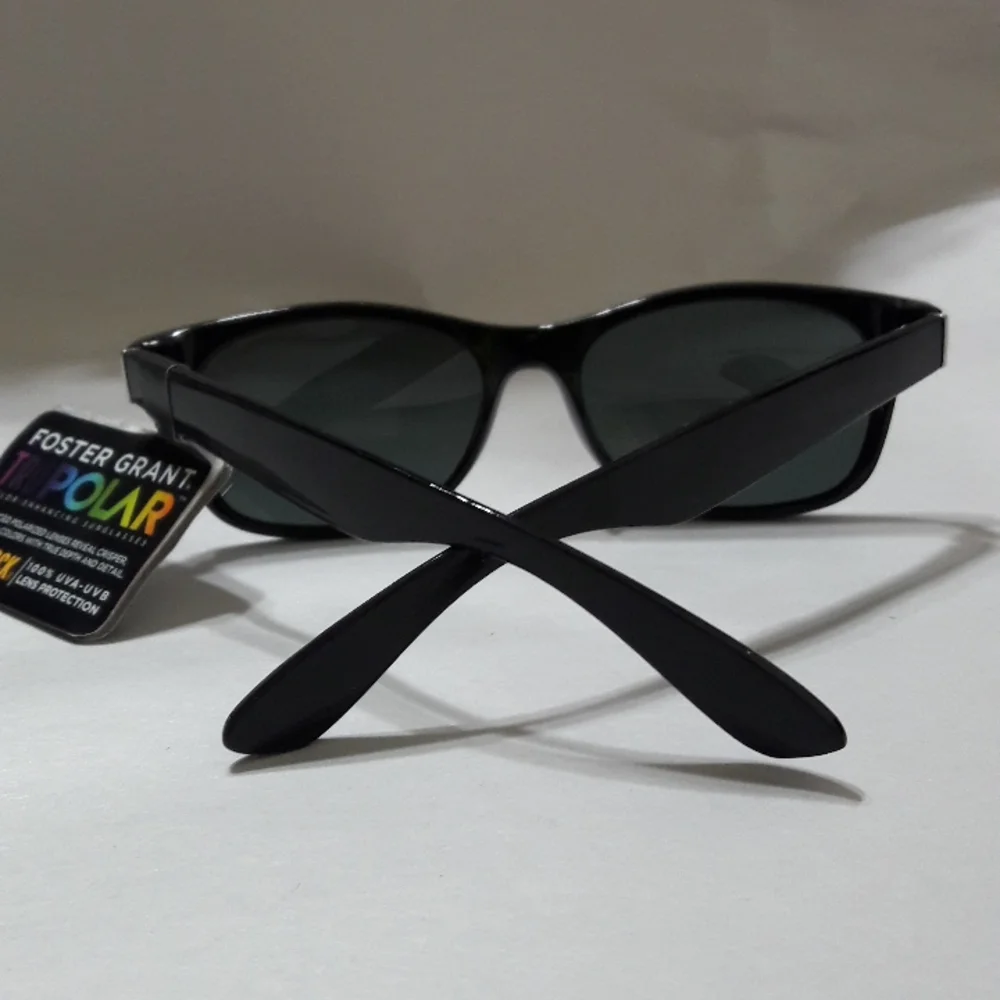 Foster Grant Men Sunglasses Tru Polar Black Silver Frame UVA-UVA Prote…